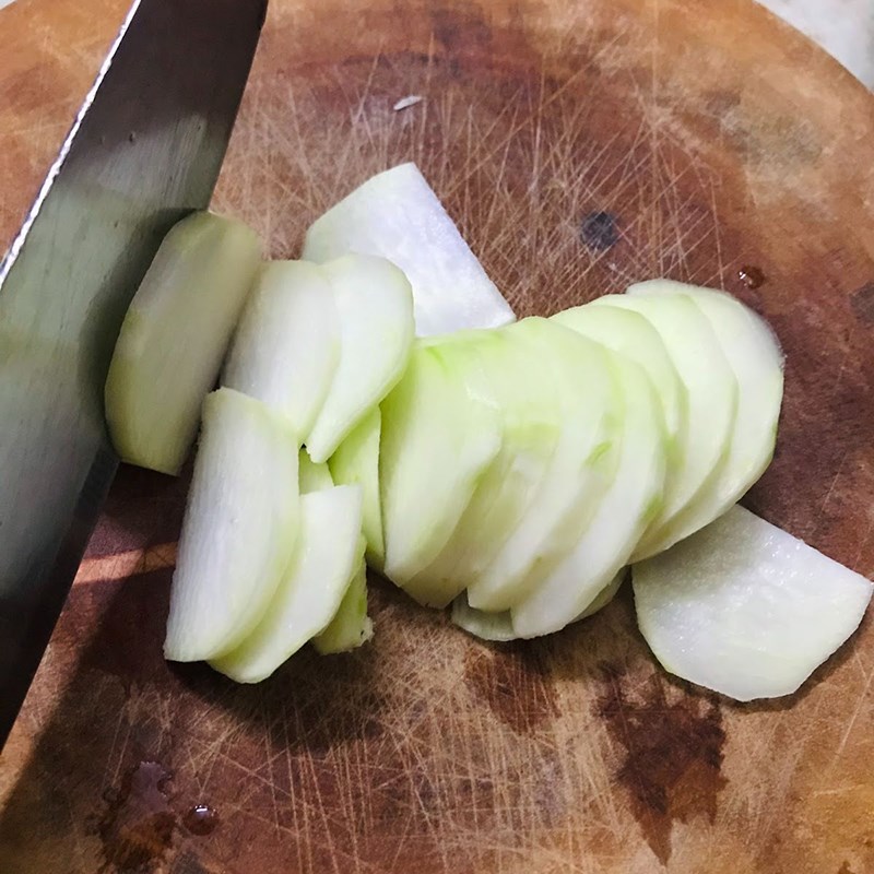 Bước 1 Sơ chế nguyên liệu Su hào xào tỏi
