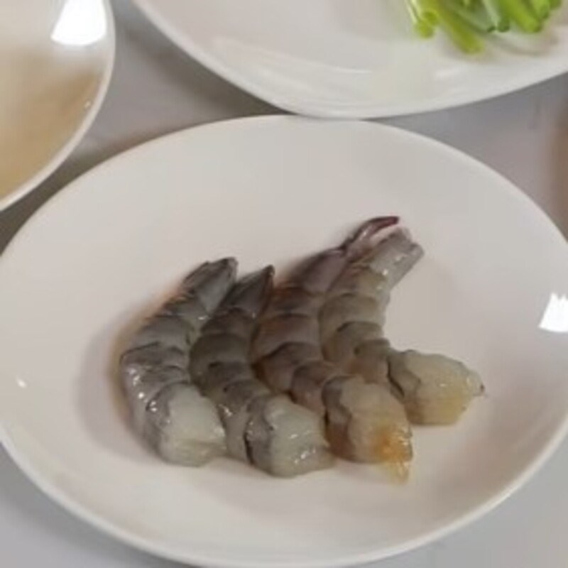 Bước 1 Sơ chế nguyên liệu Canh đinh lăng tôm