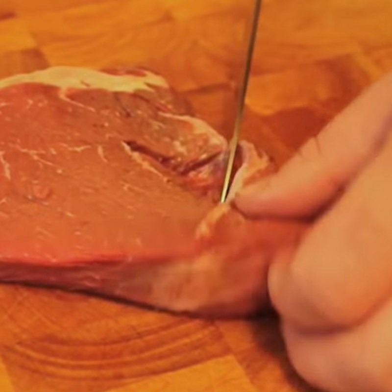 Bước 1 Sơ chế thịt bò Bò bít tết sốt bbq