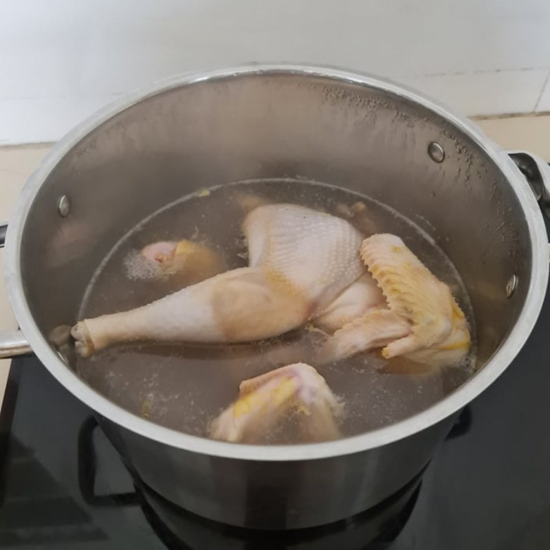 Bước 1 Sơ chế thịt gà Cháo gà tía tô