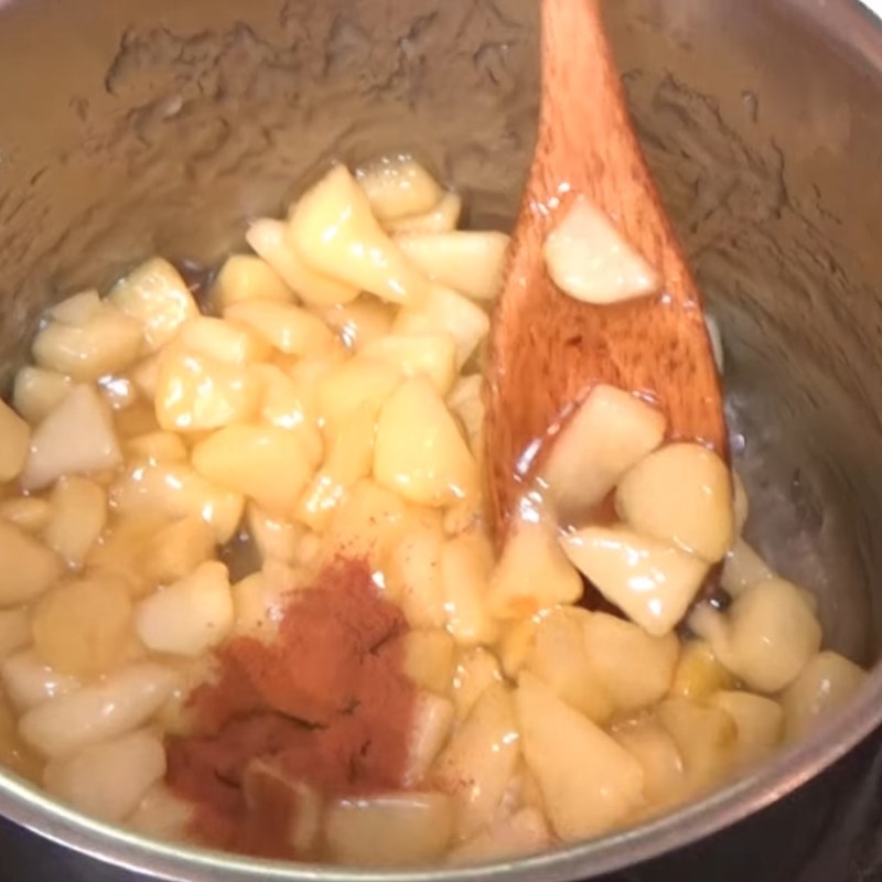 Bước 3 Sơ chế và nấu nhân táo Bánh danish táo