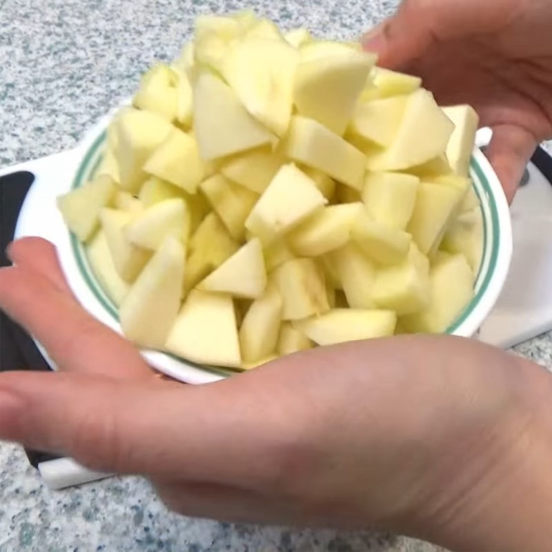 Bước 3 Sơ chế và nấu nhân táo Bánh danish táo