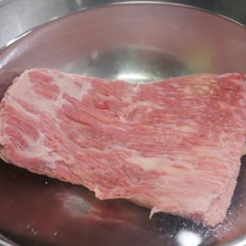 Bước 1 Sơ chế và ướp thịt bò Mì gói xào thịt bò