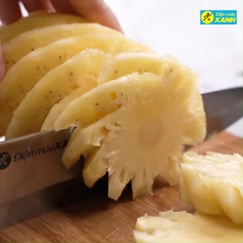 Bước 1 Sơ chế và xào dứa Nước mắm chay