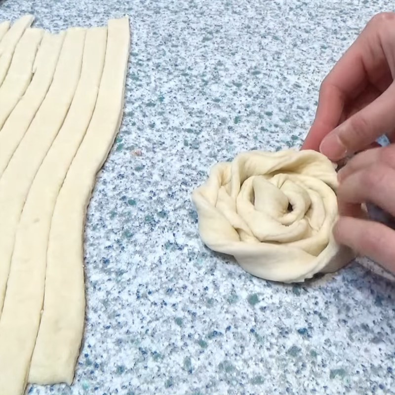 Bước 2 Tạo hình bánh Bánh danish táo