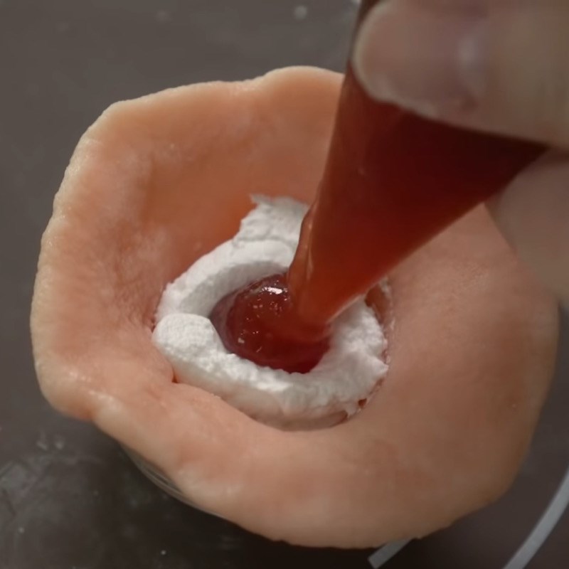 Bước 5 Tạo hình bánh Bánh gạo nếp Hàn Quốc nhân kem sữa chua dâu tây bằng lò vi sóng