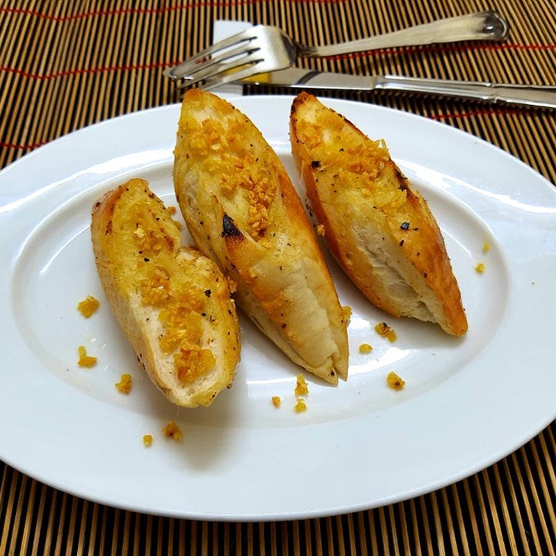 Bước 4 Thành phẩm Bánh mì Việt Nam bơ tỏi làm bằng chảo