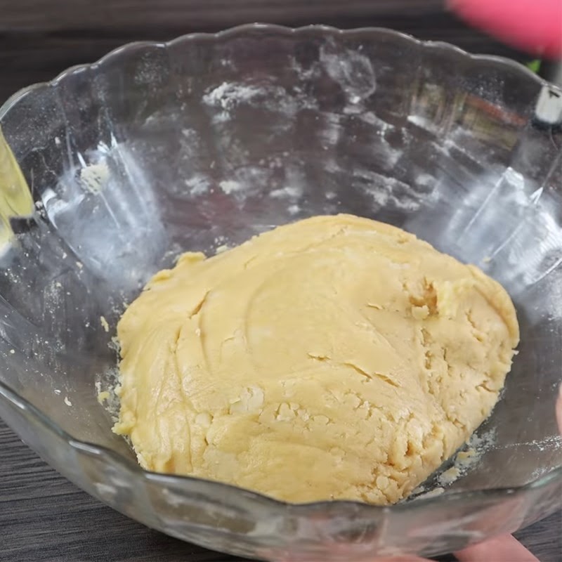 Bước 1 Trộn bột Bánh trung thu nhân đậu xanh bằng lò nướng