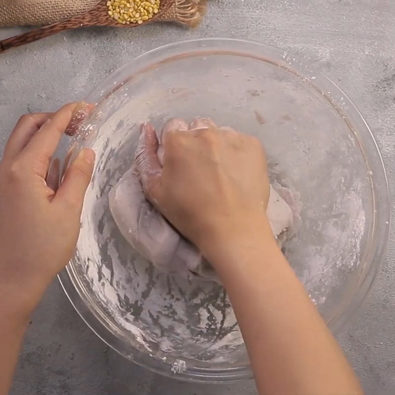 Bước 4 Trộn bột với khoai môn Bánh khoai môn ngọt nhân đậu xanh
