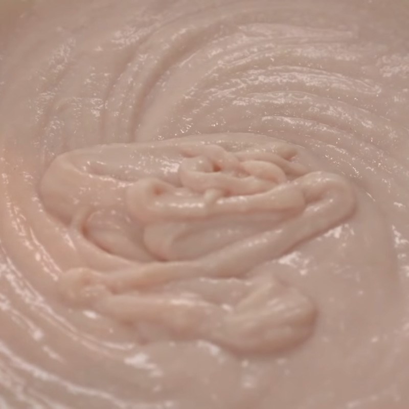 Bước 2 Trộn hỗn hợp bột bánh Bánh gạo nếp Hàn Quốc nhân kem sữa chua dâu tây bằng lò vi sóng