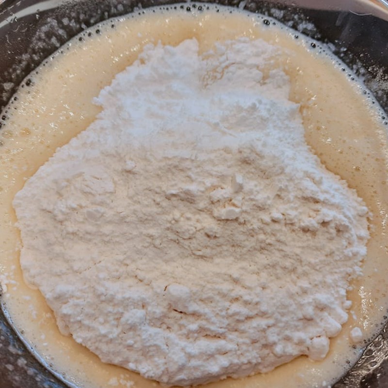 Bước 2 Trộn hỗn hợp chuối với bột Bông lan chuối bơ bằng lò nướng
