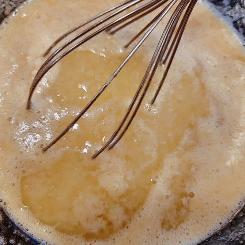 Bước 1 Trộn hỗn hợp chuối với trứng Bông lan chuối bơ bằng lò nướng
