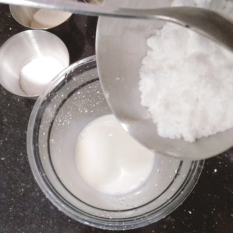 Bước 1 Trộn và ủ bột Bánh bao chiên