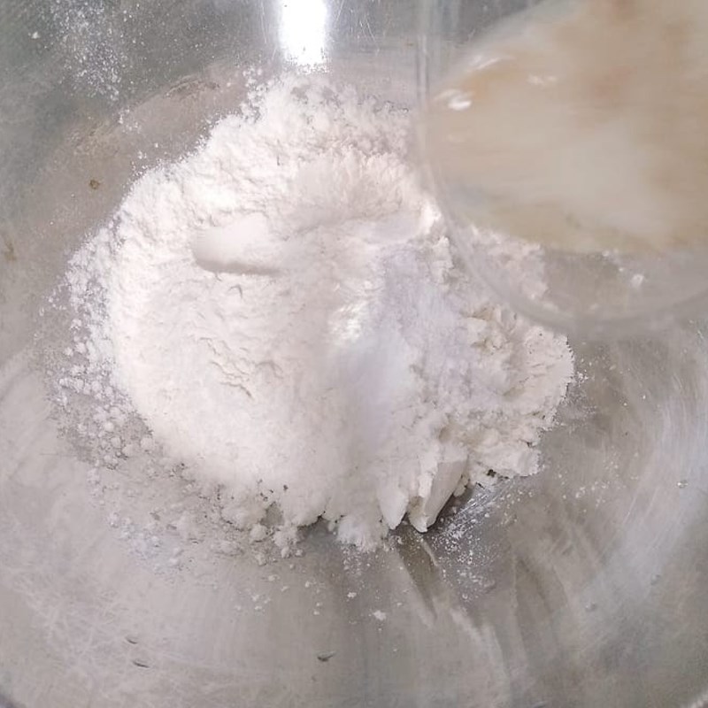 Bước 1 Trộn và ủ bột Bánh bao chiên