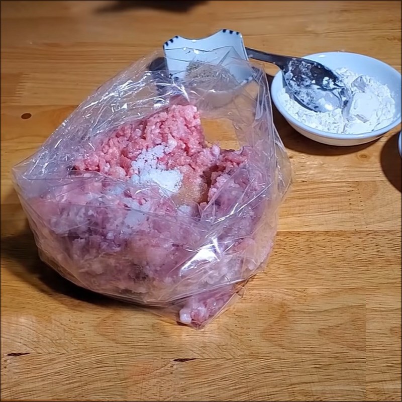 Bước 2 Ướp thịt Xôi trân châu xanh tím