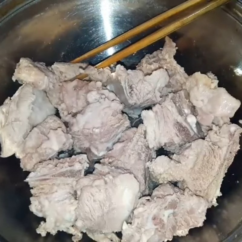 Bước 2 Ướp xương bò Canh xương bò nấu nấm (canh xương bò Hàn Quốc)