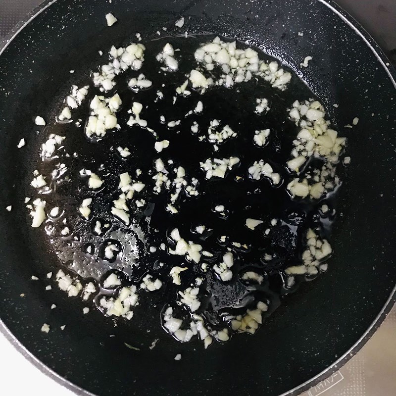 Bước 2 Xào su hào Su hào xào tỏi