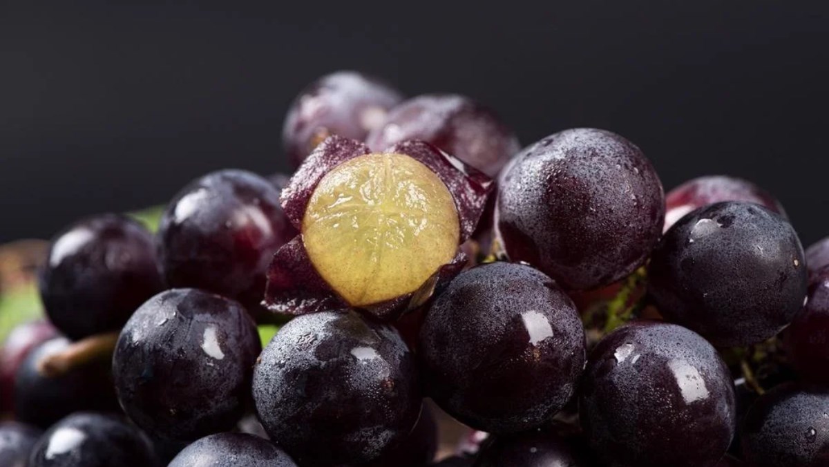 Cách bóc vỏ nho nhanh