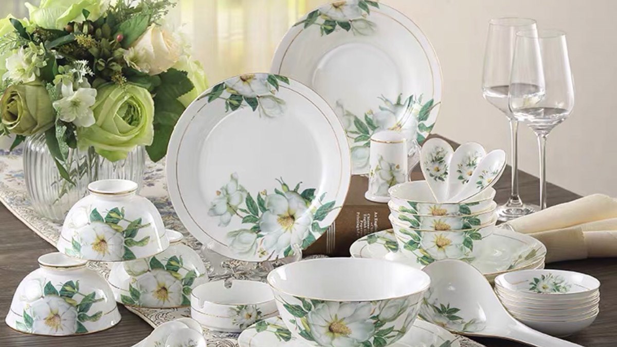 Các dụng cụ cần thiết trên bàn ăn để đón khách