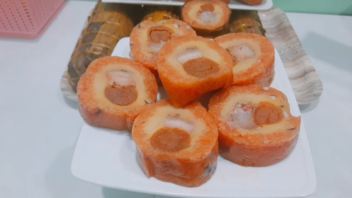 Bánh tét gấc