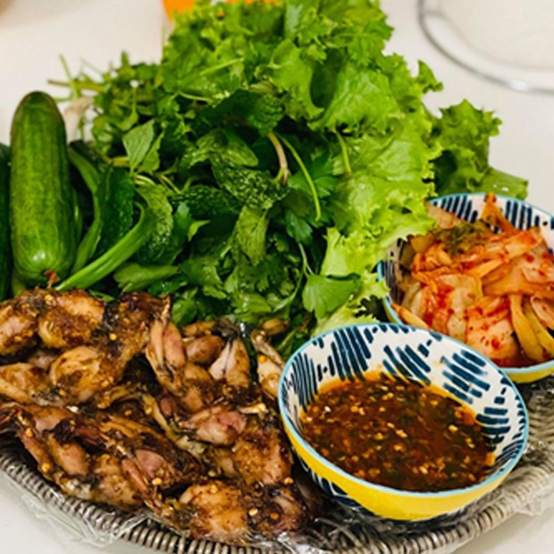 4 cách làm ếch nướng muối ớt, sa tế, ống tre và lá cách thơm ngon đơn giản