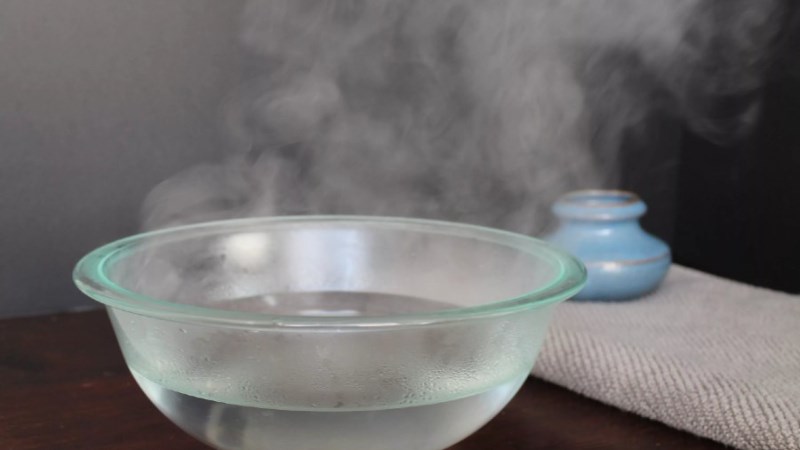 Rửa hộp nhựa bằng nước ấm