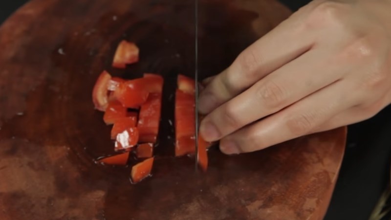 Cắt sợi cà chua đơn giản