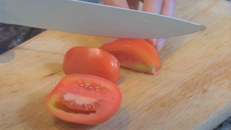 Cắt cà chua múi cau nhanh nhất
