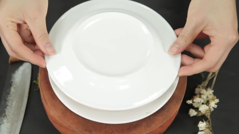 Cắt đôi cùng lúc nhiều quả cà chua