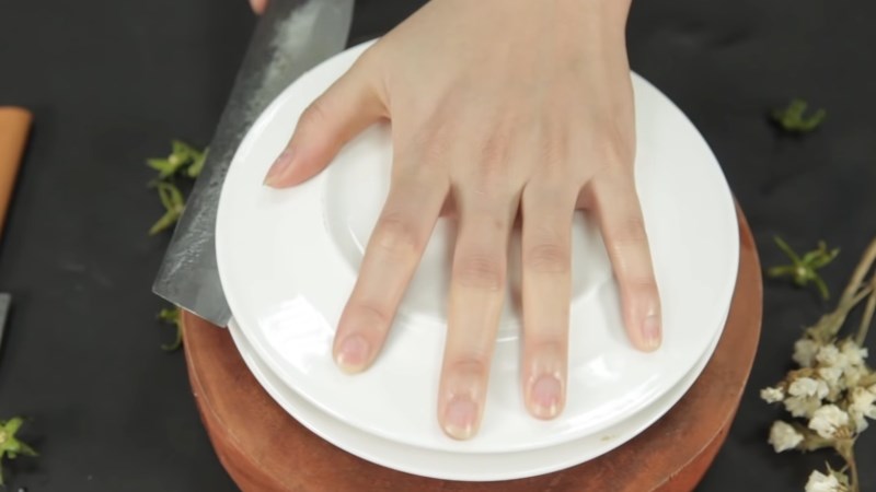 Cắt đôi cùng lúc nhiều quả cà chua