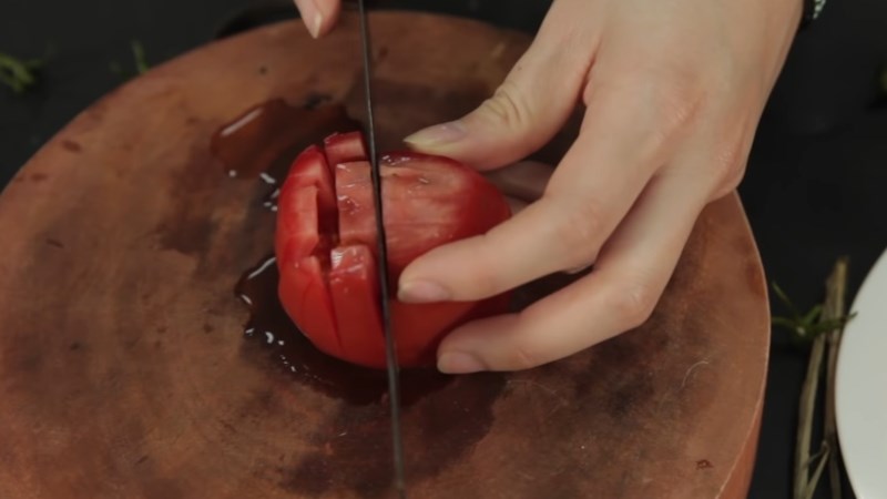 Cắt cà chua hạt lựu siêu nhanh