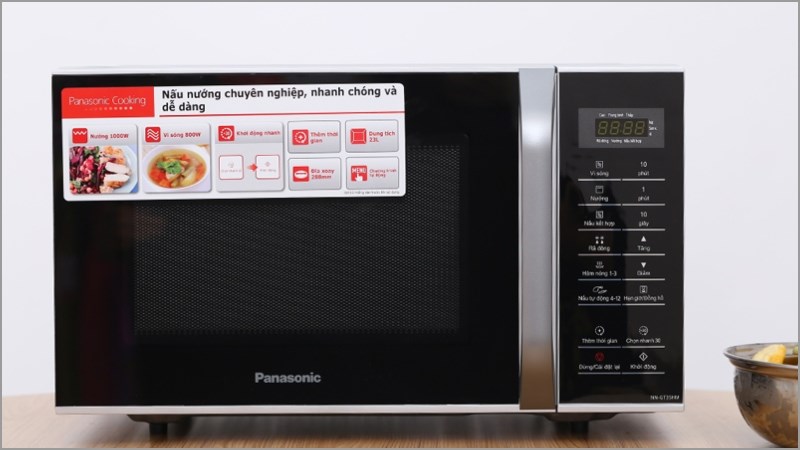 Hấp thức ăn bằng l&ograve; vi s&oacute;ng