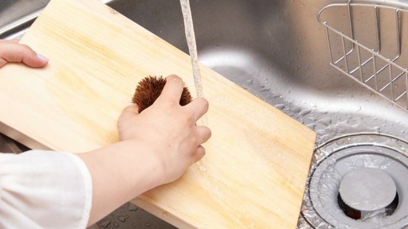 Tr&aacute;ng thớt bằng nước s&ocirc;i