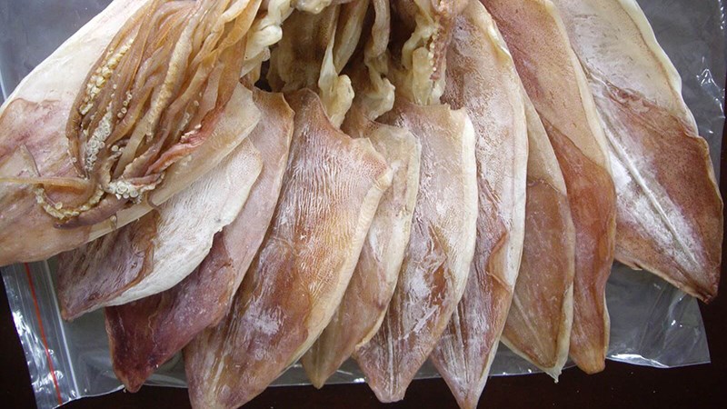 C&aacute;ch chọn mực kh&ocirc; ngon