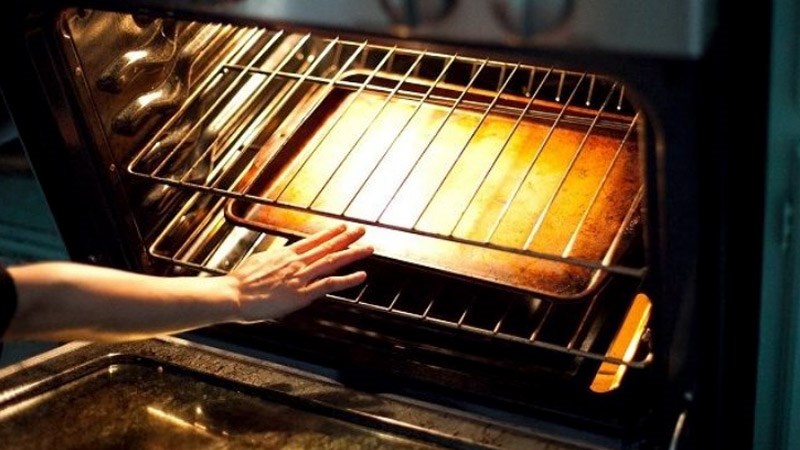 Nhược điểm l&ograve; nướng Electrolux EOT38MXC