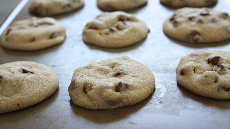 L&agrave;m b&aacute;nh quy bằng l&ograve; vi s&oacute;ng