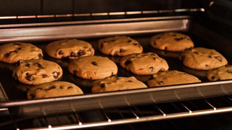 L&agrave;m b&aacute;nh quy bằng l&ograve; nướng