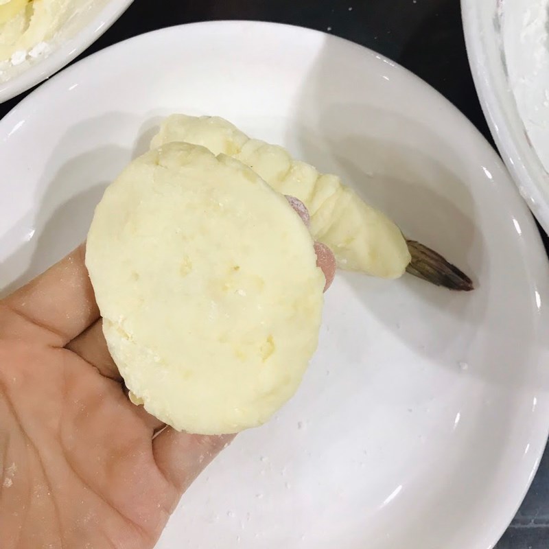 Bước 4 Bọc khoai tây Tôm chiên khoai tây