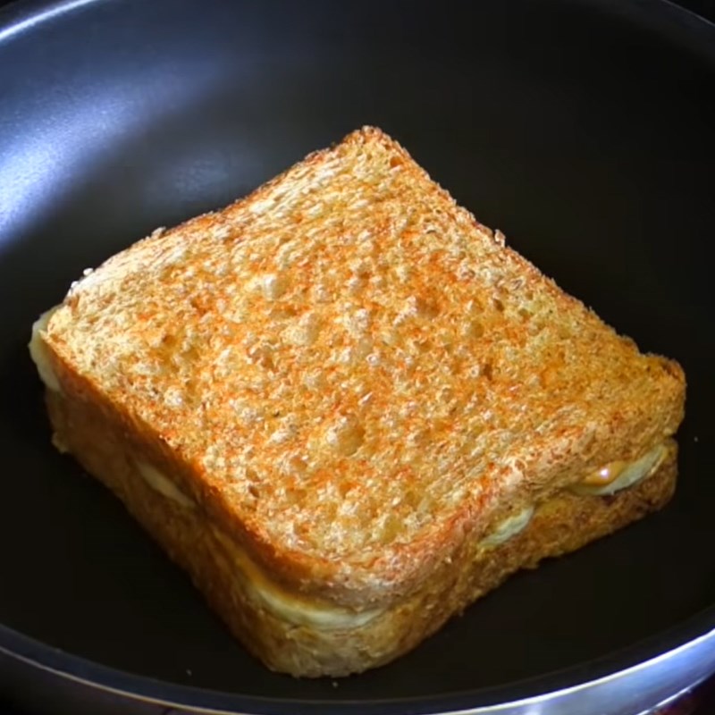 Bước 3 Chiên bánh Bánh mì sandwich kẹp chuối nướng bằng chảo chống dính