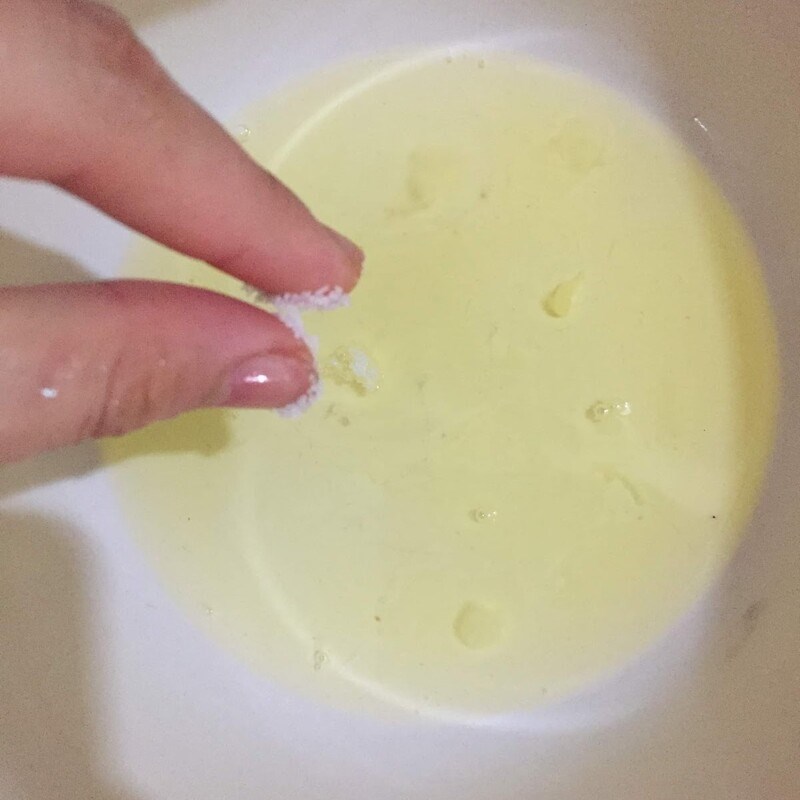 Bước 2 Đánh bông trứng Bánh Castella - bánh bông lan Đài Loan