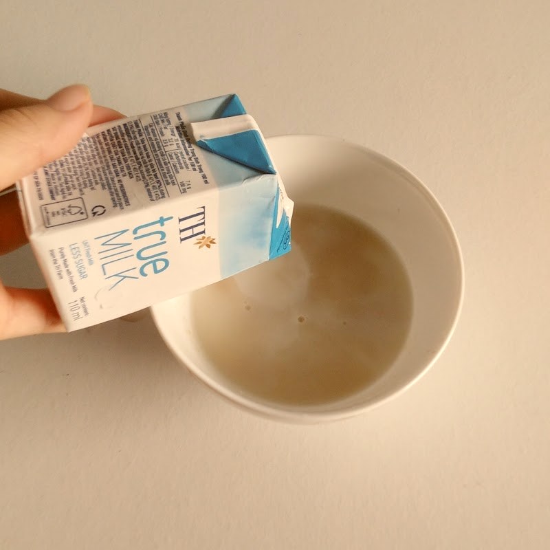 Bước 1 Kích hoạt men nở Bánh tiêu sữa