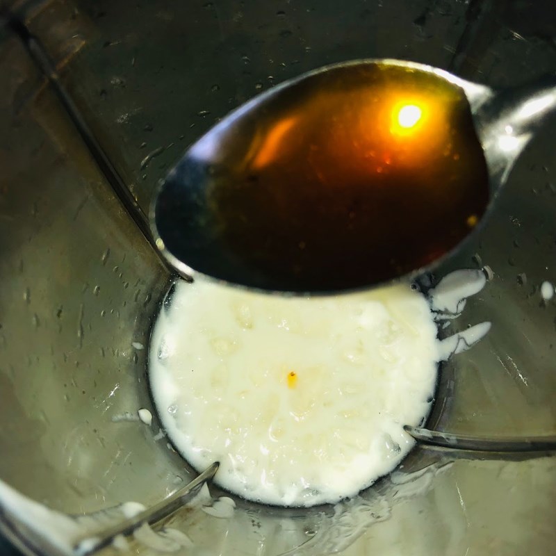 Bước 2 Làm sinh tố chanh mật ong sữa chua Sinh tố chanh mật ong sữa chua
