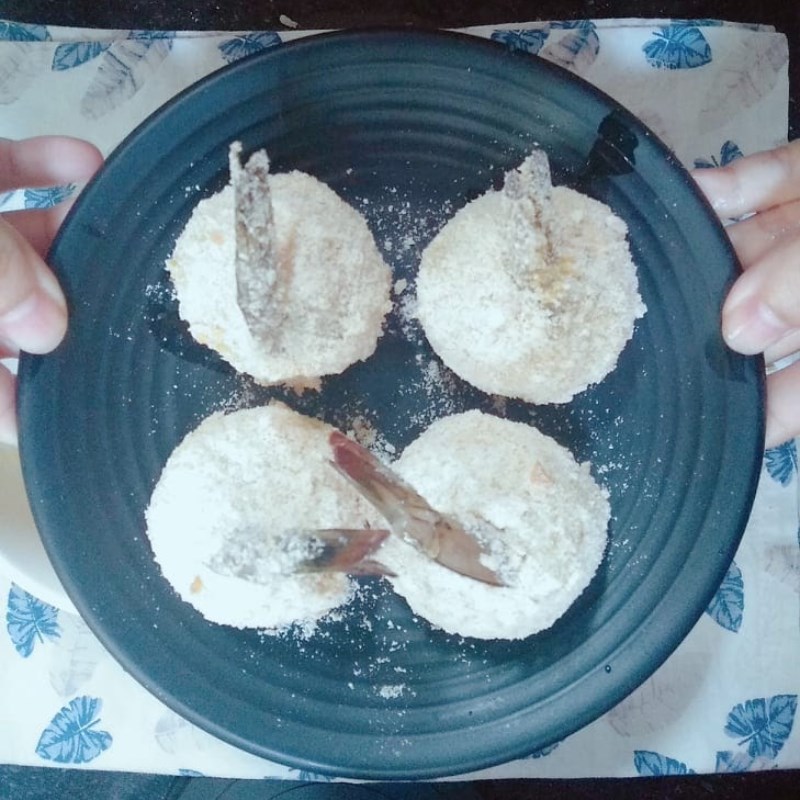 Bước 4 Làm tôm bọc khoai tây chiên Tôm bọc khoai tây chiên bằng nồi chiên không dầu