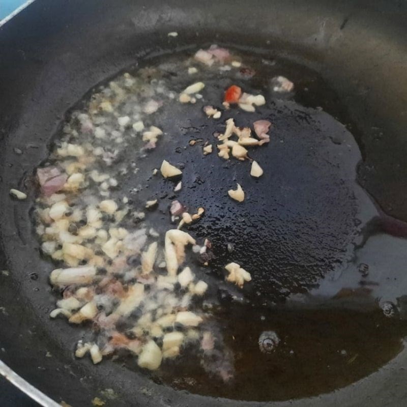 Bước 3 Nấu thịt bò sốt cà chua Thịt bò cuộn nấm kim châm sốt cà chua