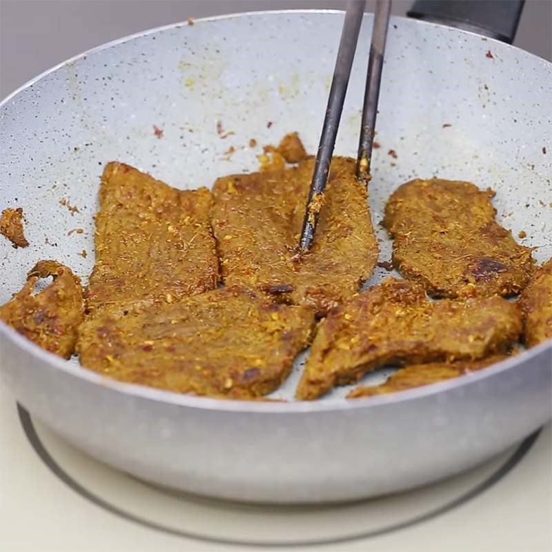 Bước 2 Rang khô thịt bò Khô bò miếng