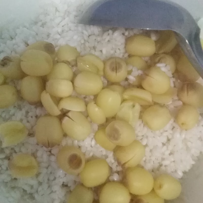 Bước 1 Sơ chế các nguyên liệu Xôi hạt sen (công thức được chia sẻ từ người dùng)