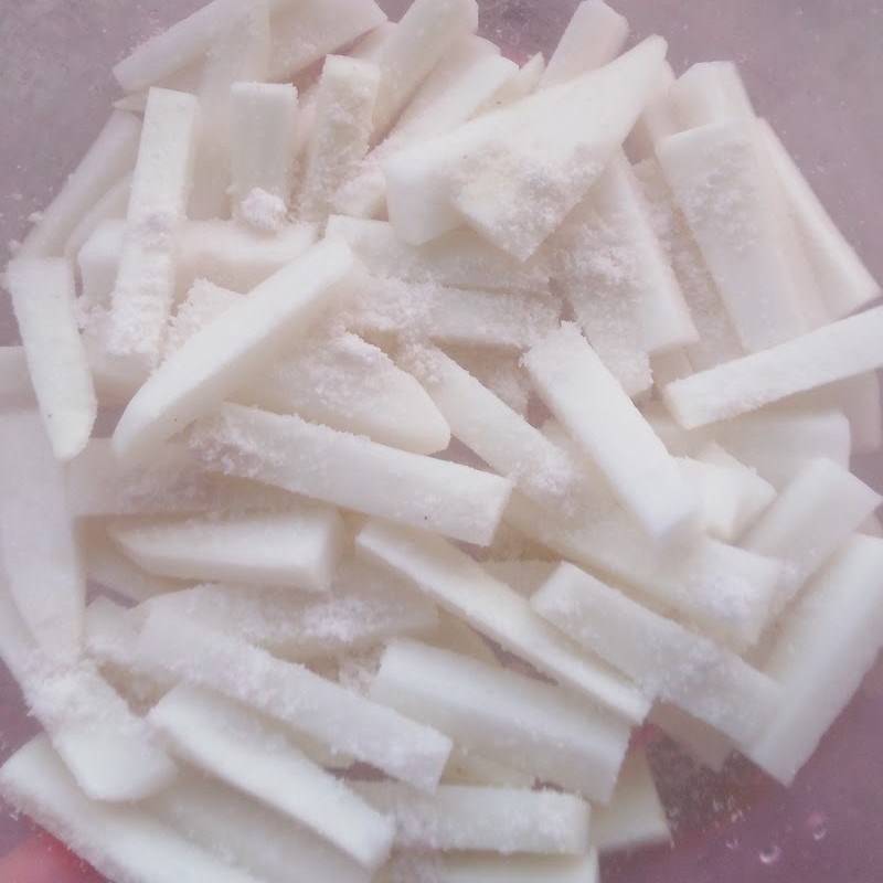 Bước 1 Sơ chế củ cải trắng Củ cải ngâm nước tương