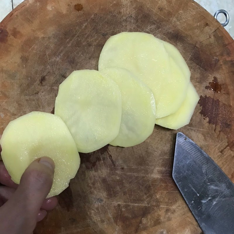 Bước 1 Sơ chế nguyên liệu Tôm chiên khoai tây