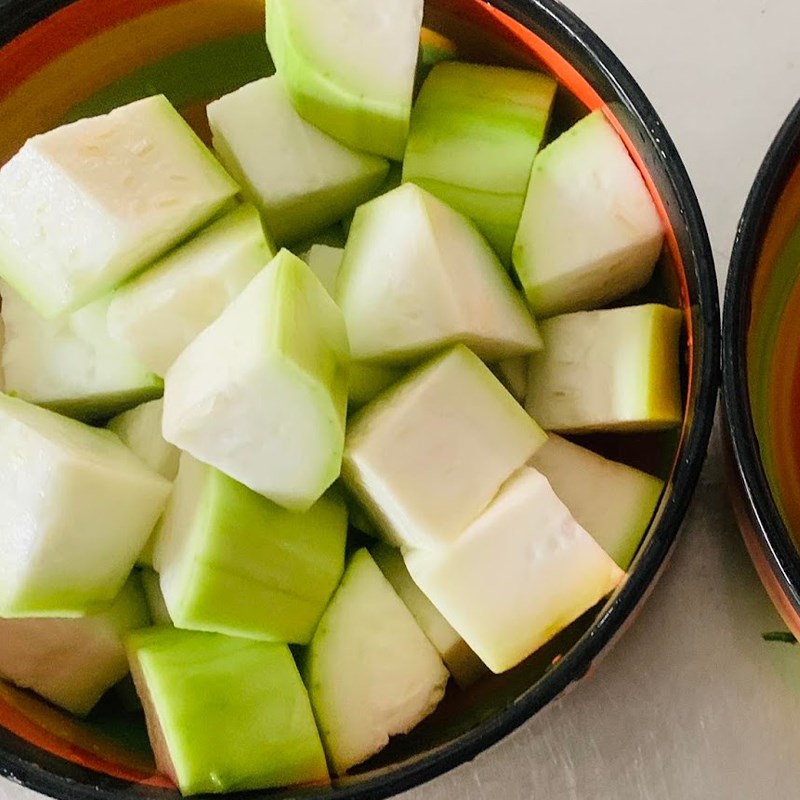 Bước 1 Sơ chế nguyên liệu Canh bầu hầm xương