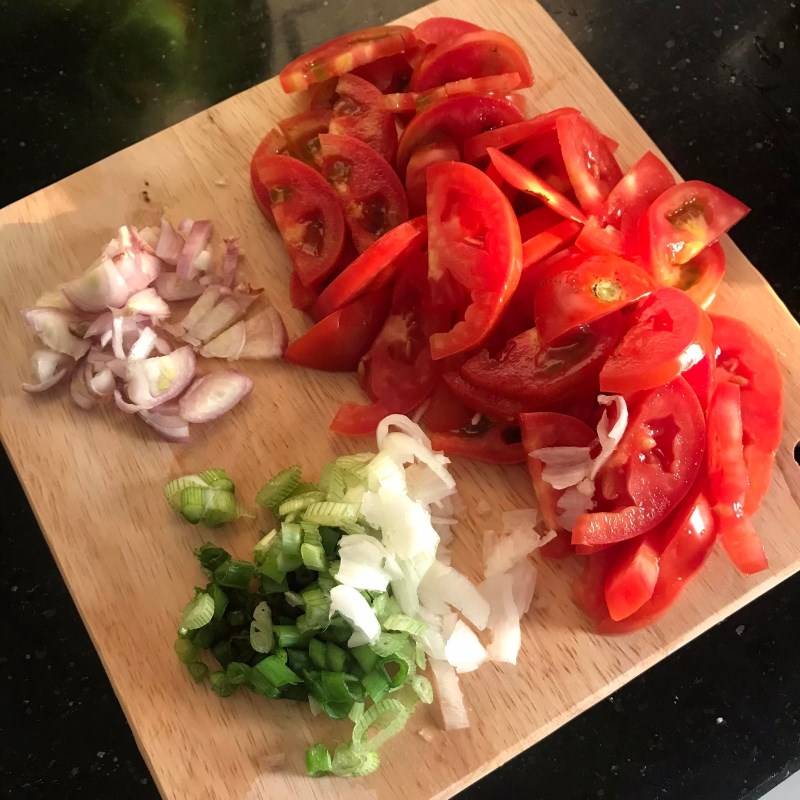 Bước 1 Sơ chế nguyên liệu Thịt băm xào cà chua